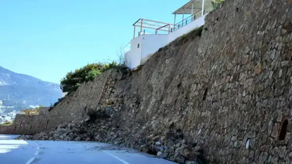 Bodrum-Turgutreis Karayolunda Çöken İstinad Duvarı Yeniden Çöktü: Evler Tehlikede