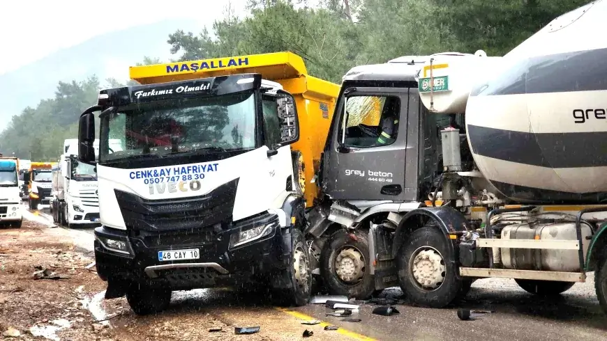 Bodrum’da Zincirleme Kaza: Beton Mikseri ve Hafriyat Kamyonu Çarpıştı