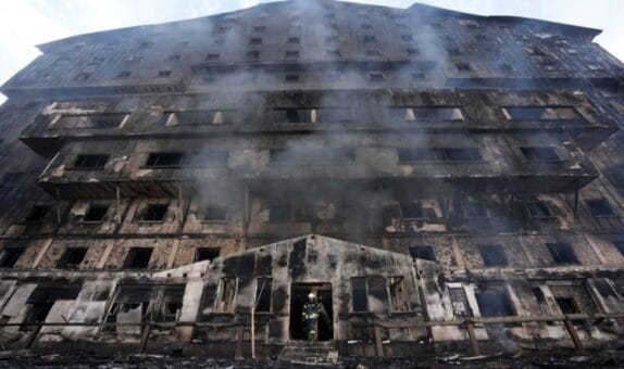 Kartalkaya’daki otel faciasında gözaltına alınan 2 kişiye tutuklama
