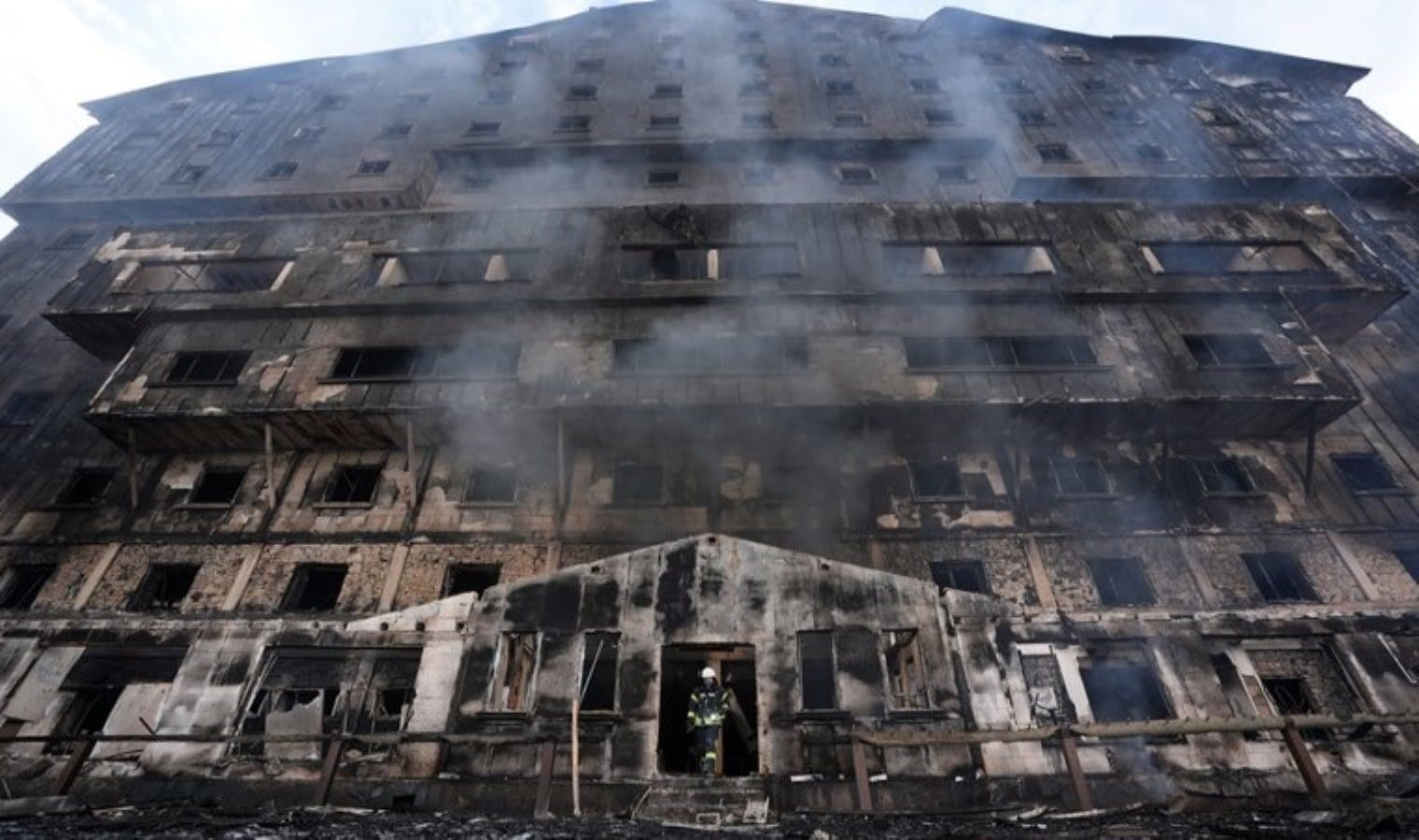 Kartalkaya’daki otel faciasında gözaltına alınan 2 kişiye tutuklama