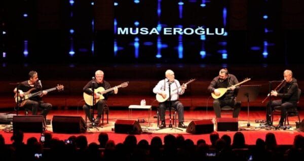 Musa Eroğlu, İzmir’de konser verdi