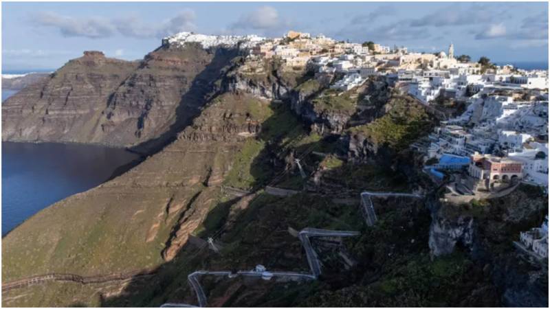 Santorini sarsıntıları Türkiye’yi tehdit ediyor; bilim insanlarından tsunami ve kül yağışı uyarısı!