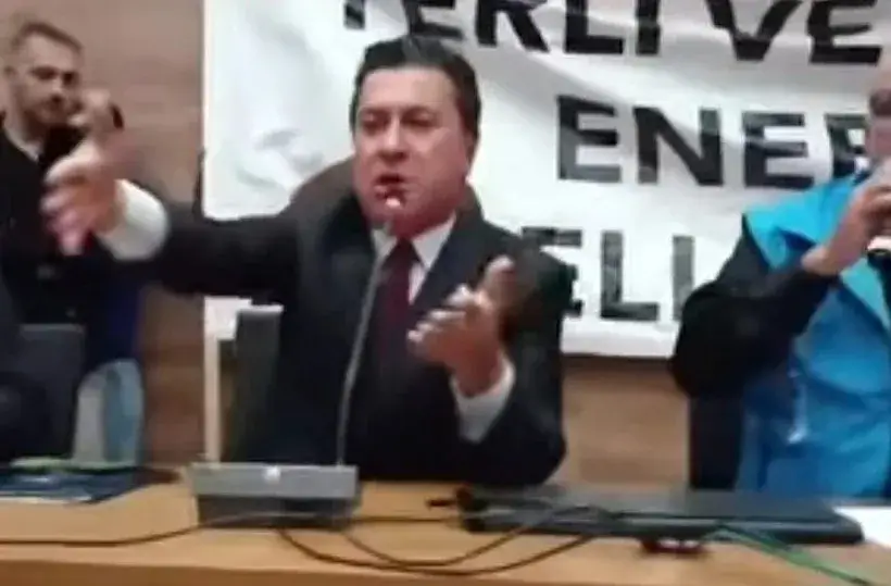 Muğla’da Gergin Toplantı: İşçiler, Ahmet Aras’a Baret Fırlattı