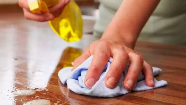 Bayram temizliği sırasında ani hareketler ortopedik sorunlara yol açabiliyor