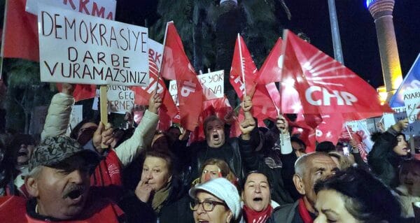 Bodrum meydanları “Umudumuz İmamoğlu” sloganları ile inledi