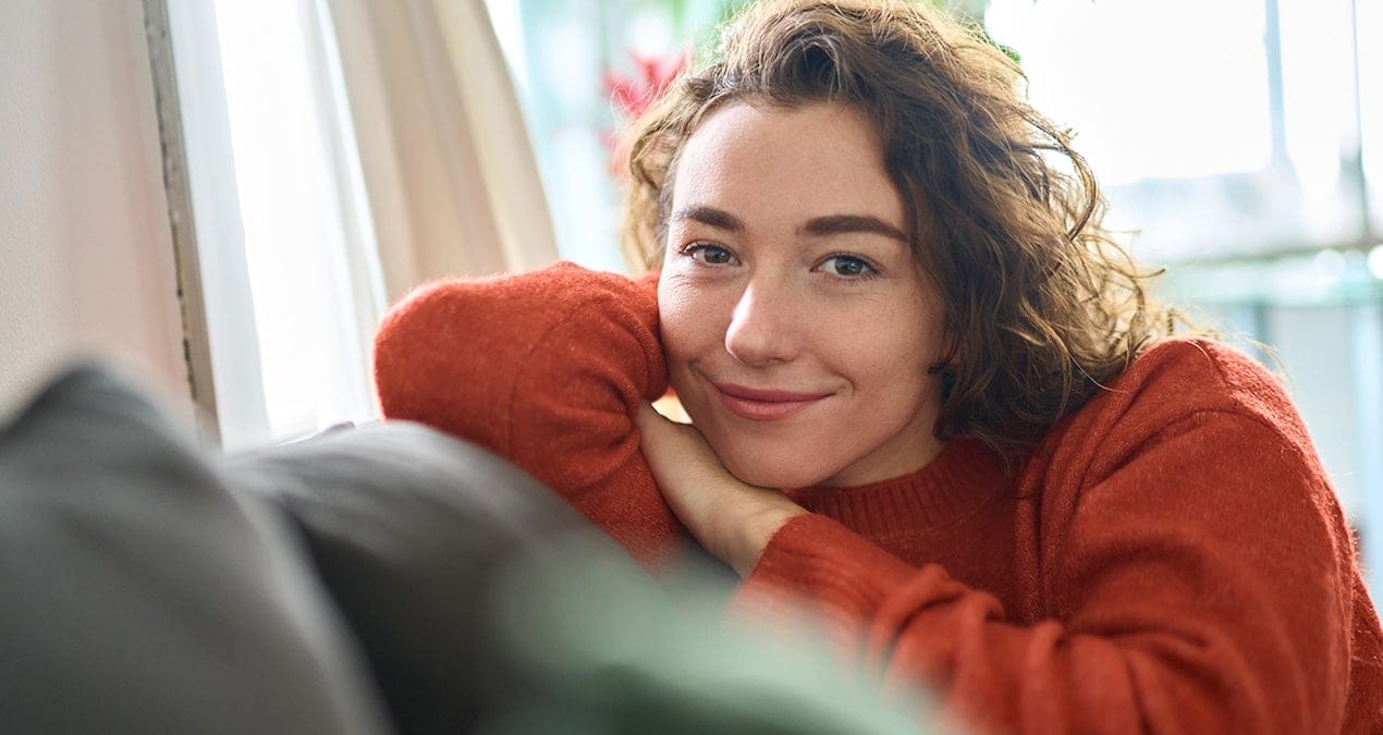 Bu sıra dışı ev eşyasını kullanarak her sabah yüzünüzün şişkinliğini giderin!