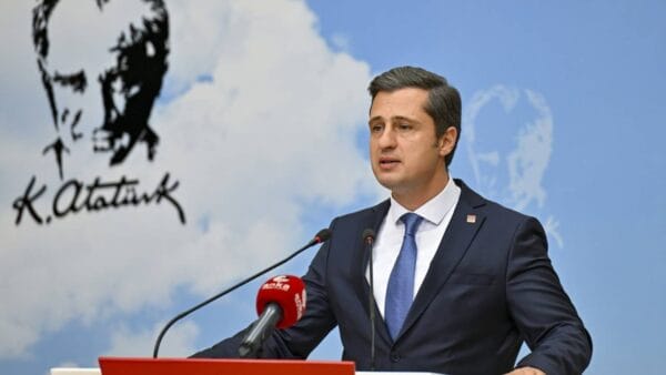 CHP Sözcüsü Yücel’den İzmir Valisi’ne uyarı: Şiddet görüntülerinin sorumlusu sizsiniz, bu şiddete derhal son verin!