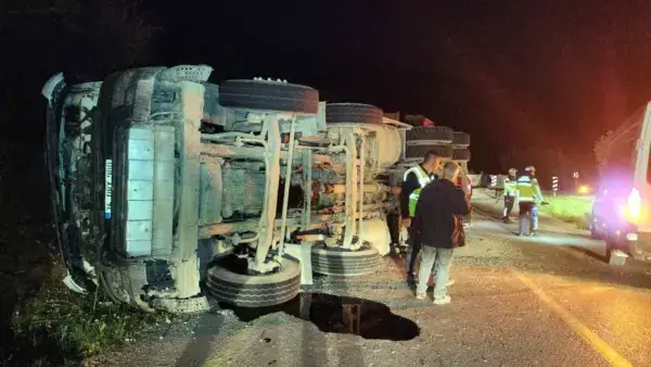 Beton Mikseri Virajda Devrildi!