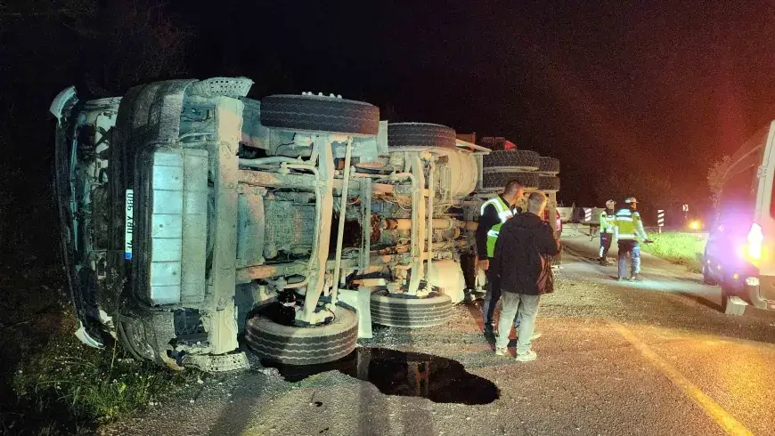 Beton Mikseri Virajda Devrildi!