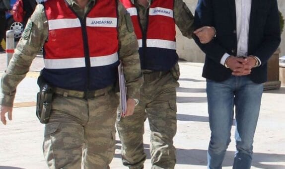 Interpol ‘kırmızı bültenle’ arıyordu: Fethiye’de yakalandı