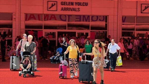Santorini’den kaçan Antalya’ya sığındı! ‘Bacasız fabrika’ komşudaki krizi fırsata çevirmek istiyor