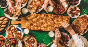 Uzmanı uyardı: İftarda yemek bekletmek tehlikeli!