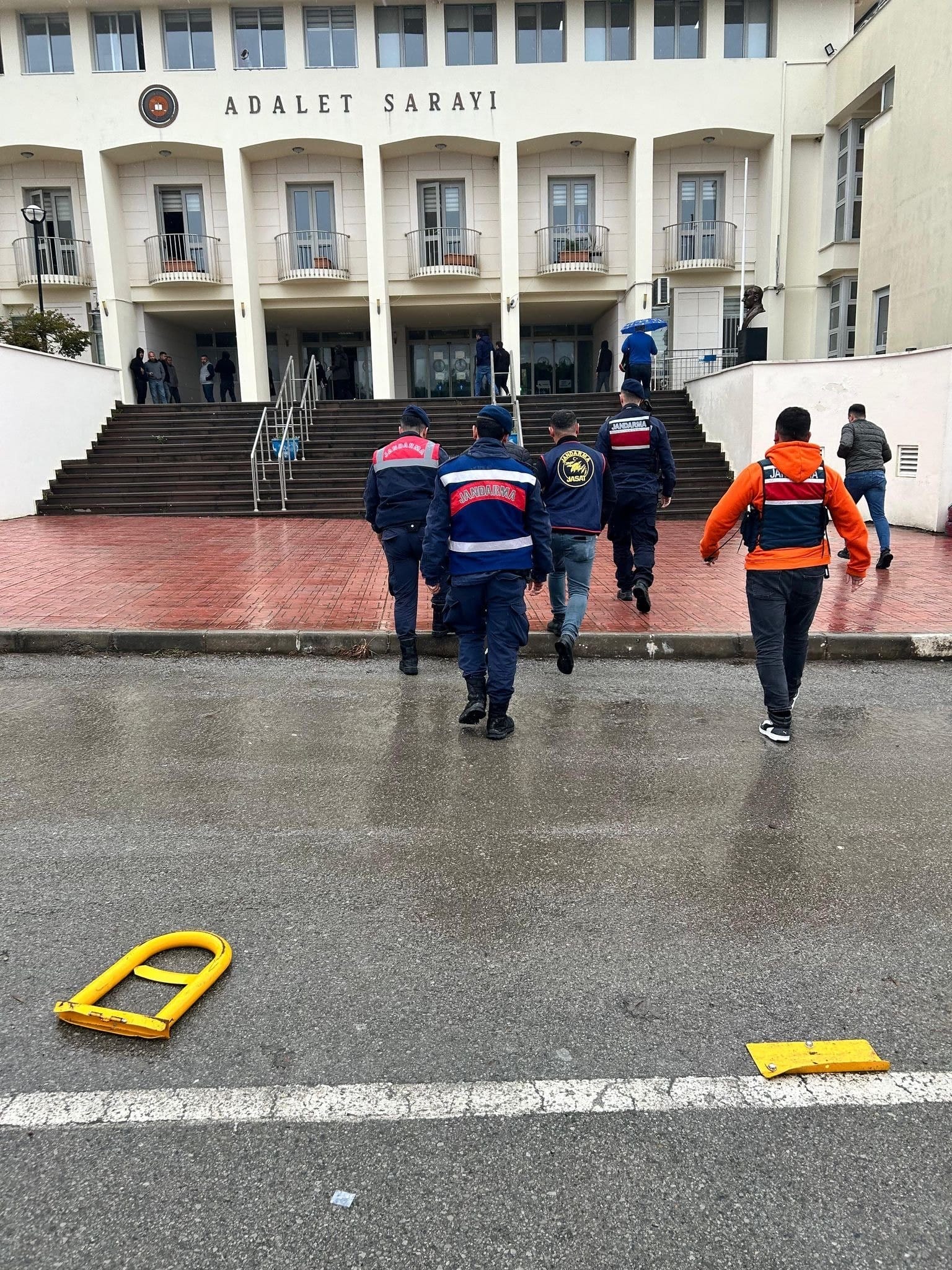 25 yıl hapis cezası ile sokaklarda gezen firari yakalandı