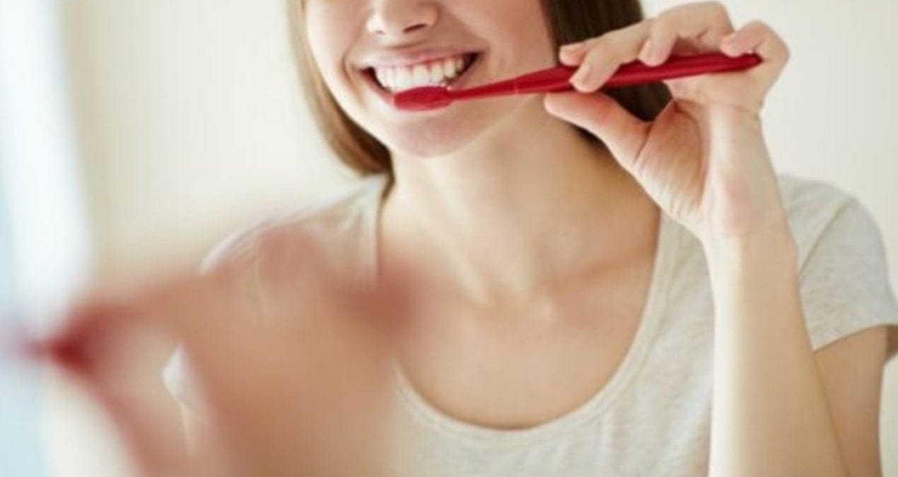 Dişlerinizi fırçalarken gördüğünüz kırmızılık, haftalarınızı mahvedebilir