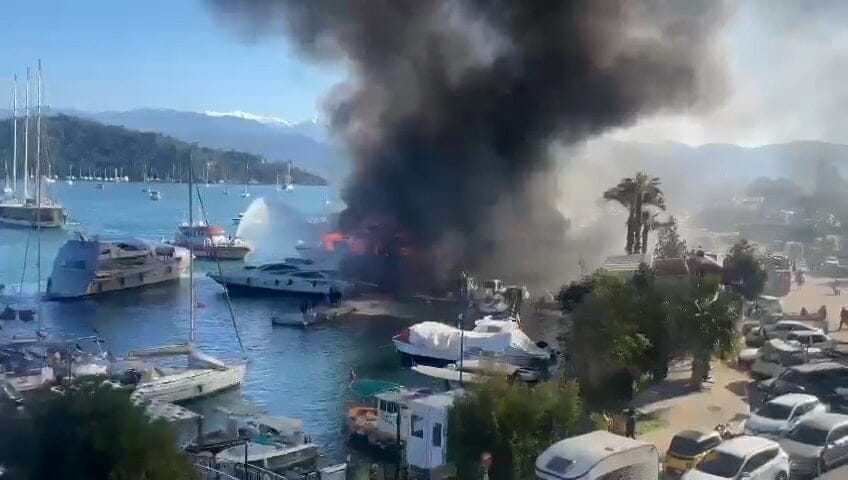 Fethiye'de iskelede yangın!