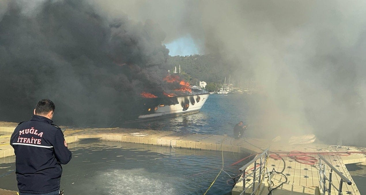Fethiye’de iskelede yangın!