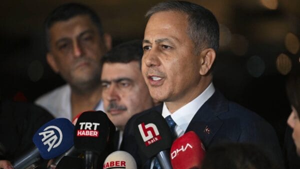 İçişleri Bakanı Ali Yerlikaya’dan sabaha karşı “boykot” açıklaması: Bu çağrı ekonomik bağımsızlığımıza yönelik bir darbe girişimidir!