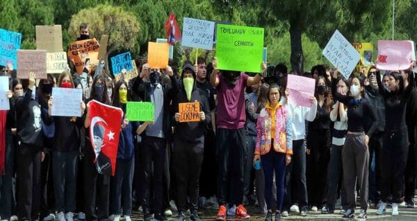 Liselilerin Bodrum’daki eyleminde gerilim