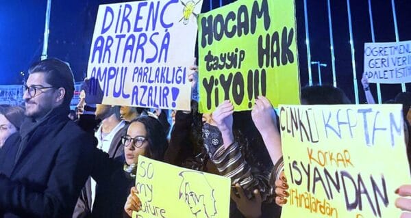 Marmaris’te öğrenci ve velilerden proje okul eylemi