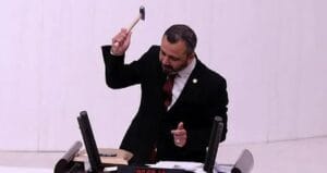 Meclis kürsüsünde telefon kıran eski vekile tazminat şoku!