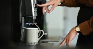 Meğer ofisteki çay ve kahve makinelerini kullanmamak gerekiyormuş! Bakın neye sebep oluyor