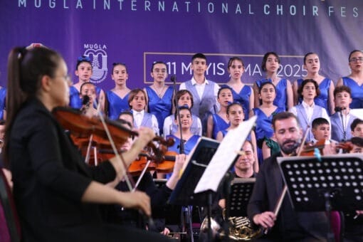 Uluslararası Muğla Korolar Şenliği Cumhuriyet Meydanı’nda başladı