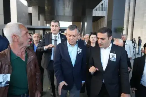 Özgür Özel’e saldıran kişi evlat katili çıktı