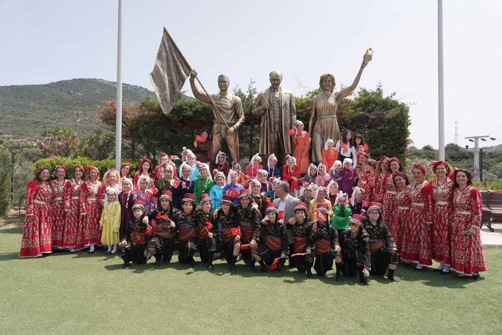 TED Bodrum Koleji’nde 19 Mayıs Coşkusu: Veliler Sahnedeydi