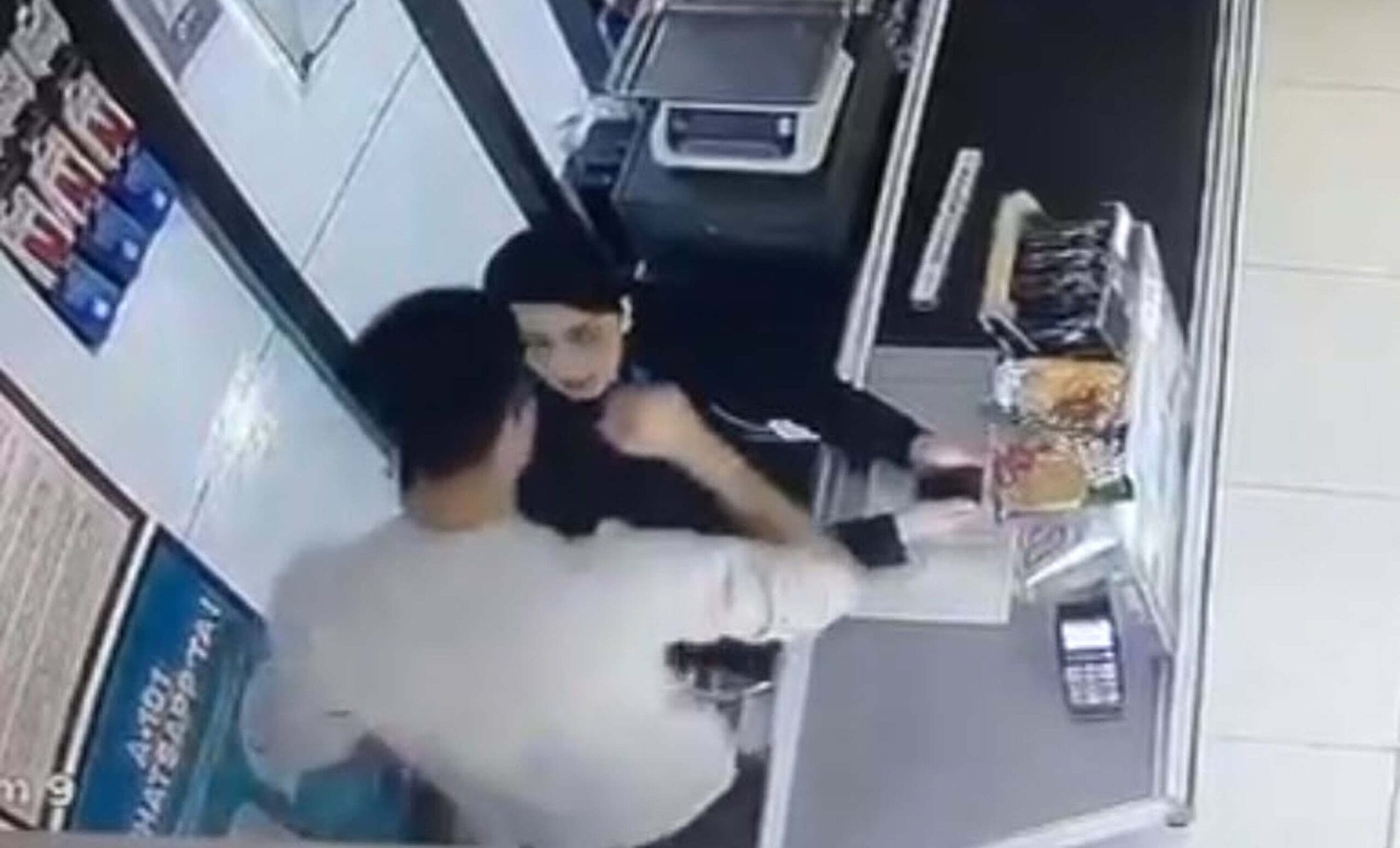 Bodrum’da korkunç anlar! Kasiyeri boğazını sıkarak darp etti, serbest kaldı