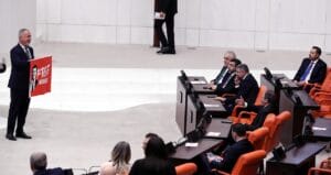 İmamoğlu önerisi AKP ve MHP oylarıyla reddedildi! O pankart Genel Kurul’a damga vurdu