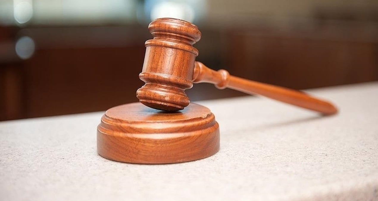 Sosyal medyadan tanıştığı kadının özel görüntülerini paylaştı: Ünlü yazara hapis cezası!