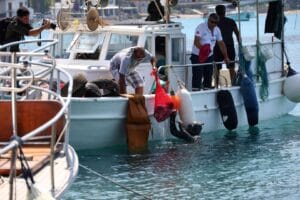 Deniz Dibi Temizliği Akyarlar’da Devam Etti: 75 Kilogram Atık Denizden Çıkarıldı
