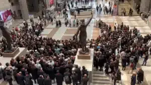 Avukatlar Çağlayan’da İmamoğlu’nun Avukatı İçin Ayakta