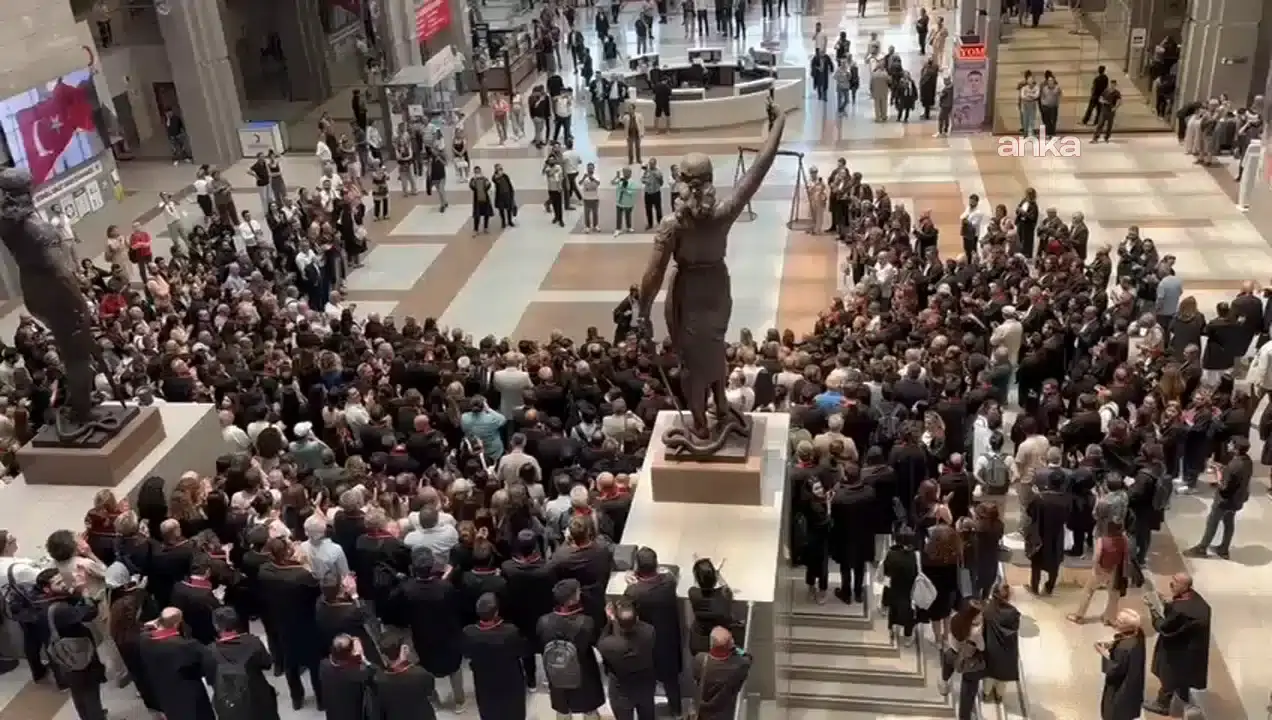 Avukatlar Çağlayan’da İmamoğlu’nun Avukatı İçin Ayakta