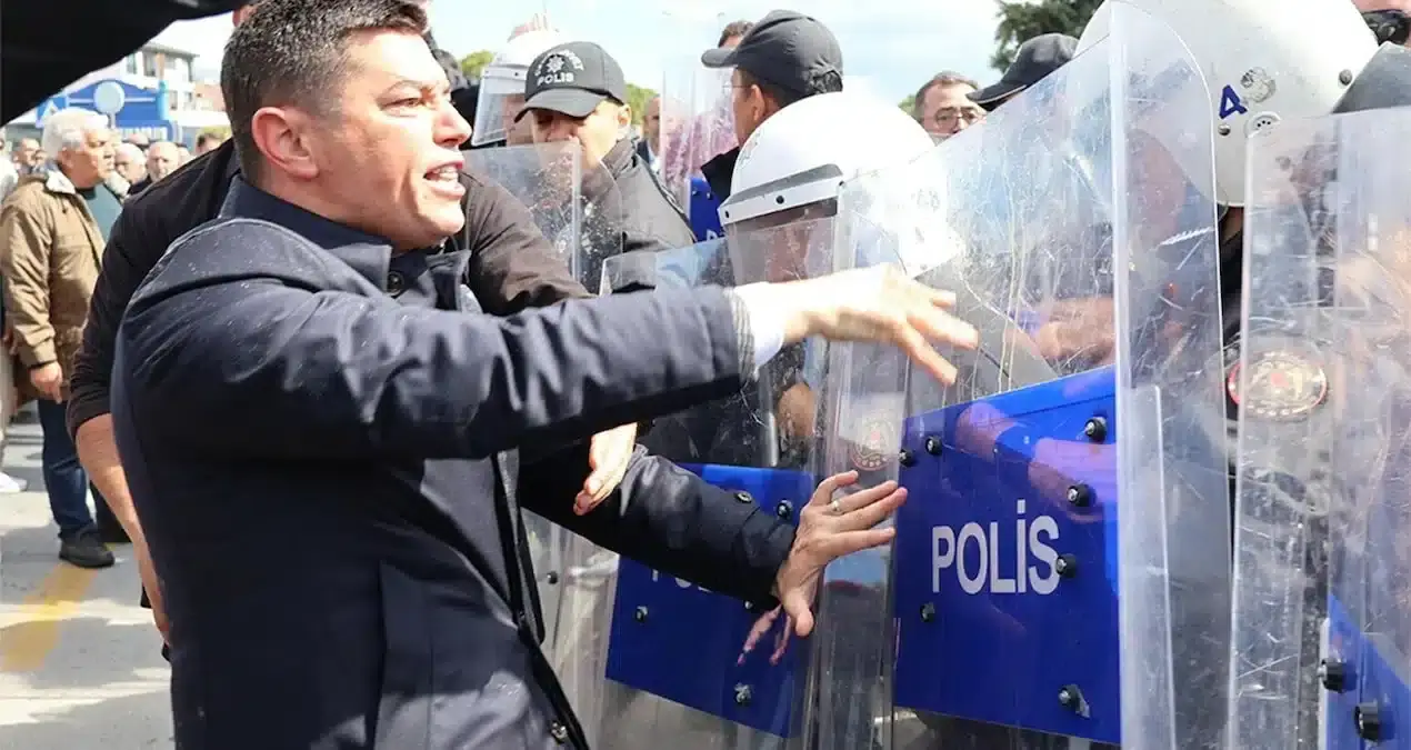 Marmaris Belediye Başkanı Acar Ünlü’ye “Kamu Görevlisine Direnme ve Hakaret” Davası