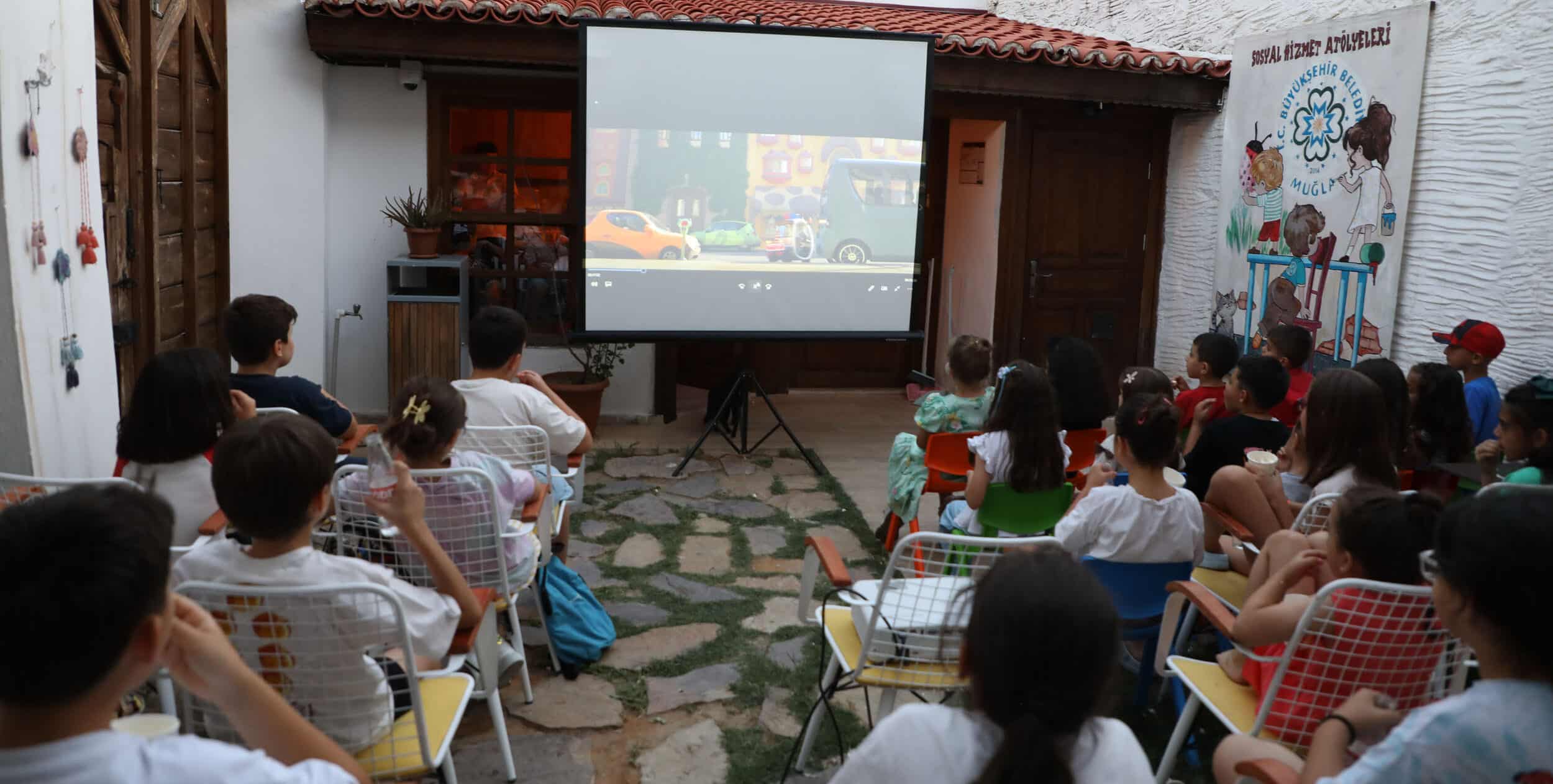 Gözcüler Evi’nde Yaz Coşkusu: Sinema Gecesi ve Atölyelerle Tatil Şenleniyor