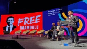 Ekrem İmamoğlu’na Portekiz’de “Demokrasi Ödülü” verildi; ödülü alan Muğla Belediye Başkanı Ahmet Aras: Demokrasi ve özgürlük çağrımızı yükselttik