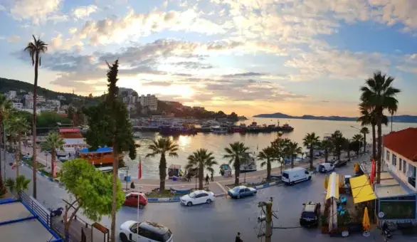 Muğla Güllük’te Kafede Skandal: Tek Oturan Müşteriye “Şezlonga Gidin” Dayatması