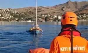 Makine Arızası Yaşayan Teknedeki 2 Kişi Kurtarıldı