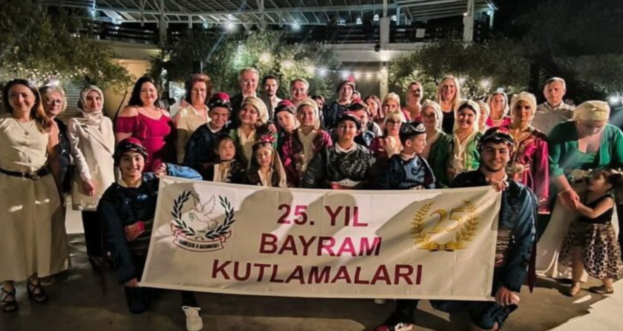 Komşu adalarda çok renkli Bayram kutlaması