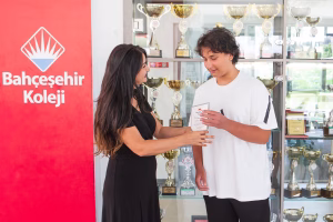 Bahçeşehir Koleji Bodrum Kampüsü’nde Gurur Dolu Plaket Töreni!