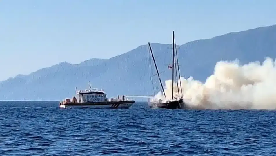Bodrum Açıklarında Panik: Seyir Halindeki Tekne Yanarak Battı