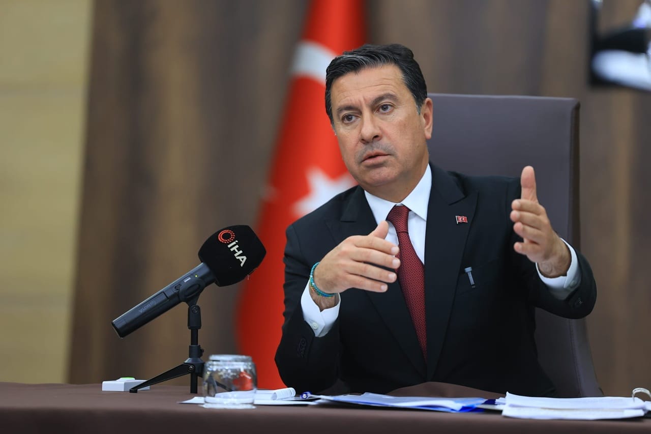 Ahmet Aras’a Şok İddia: “AK Parti’ye Geçiş İçin Görüşme Talebi”