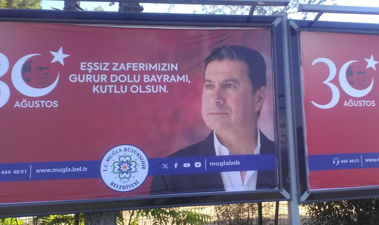 Afişler Kaldırılsın: Ahmet Aras’ın 30 Ağustos Tasarımı Tepki Çekti