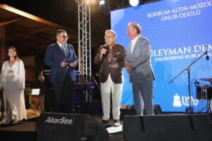 Bodrum Altın Mozele Onur Ödülü Efsane Halikarnas’ın kurucusu Süleyman Demir’e verildi.