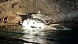 Bodrum’dan kalkan motor yat Sömbeki Adası yakınlarında battı: İki Türk kurtarıldı