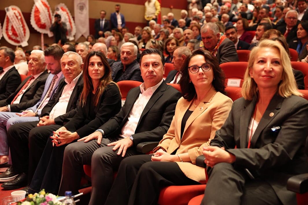 CHP Muğla İl Kongresi: Tek Adaya Karşı Sessiz Protesto