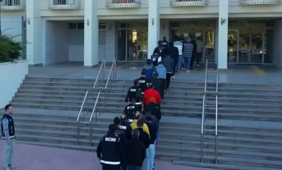 Bodrum’da Göçmen Kaçakçılığı Çetesi Çökertildi: 18 Kişi Tutuklandı