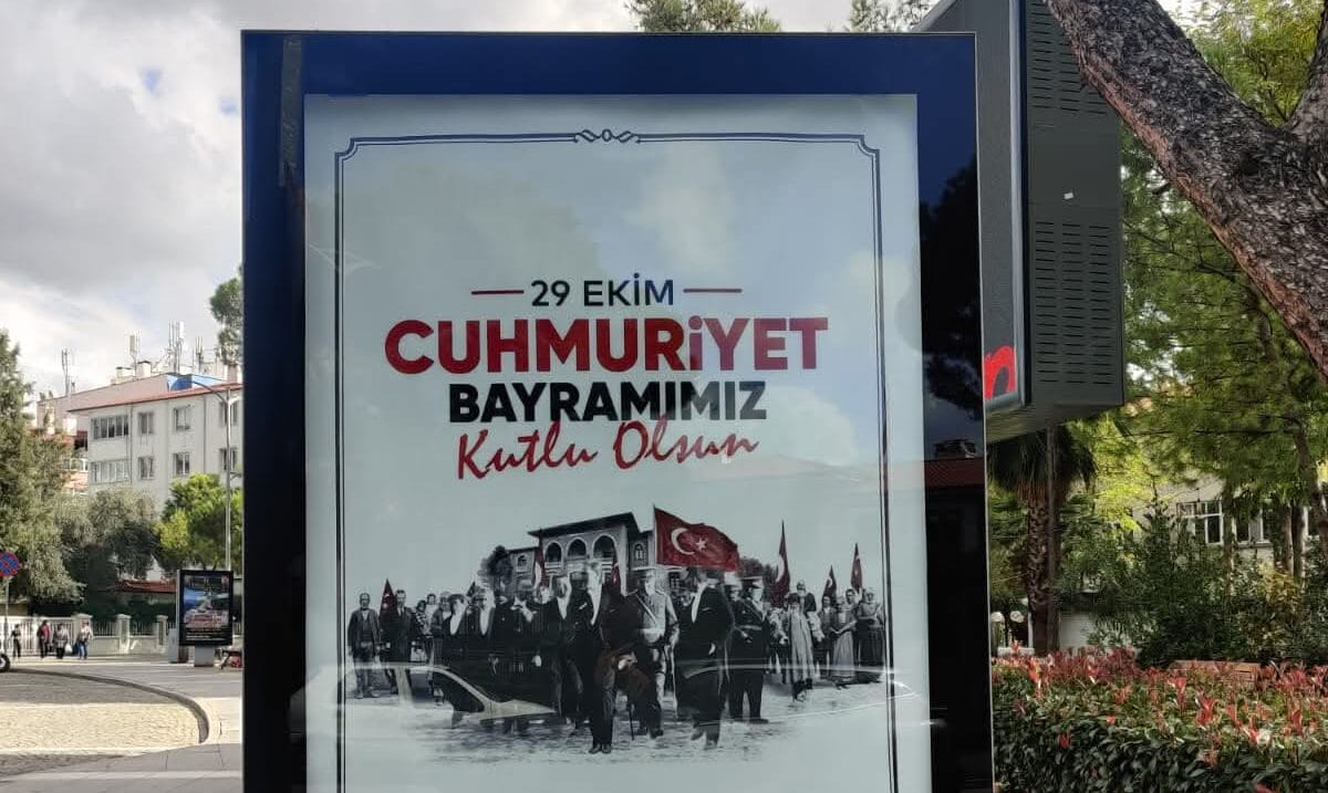 Muğla Valiliği’nin 29 Ekim Afişindeki Yazım Hatası Tepki Topladı