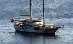 Bodrum’da Mavi Yolculuk Yatı Karaya Oturdu